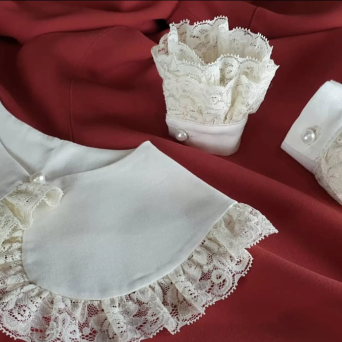 Detachable collar and wrist cuff set