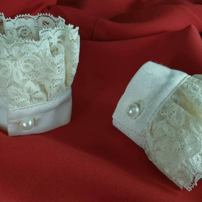 Detachable collar and wrist cuff set