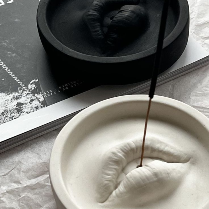 Lips incense stand